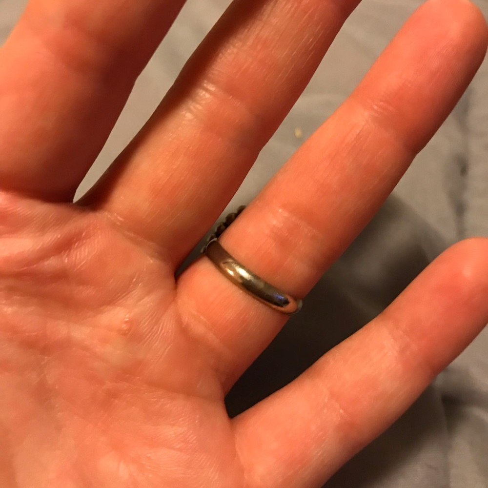Victorian Style Ring - Picture 2 of 4